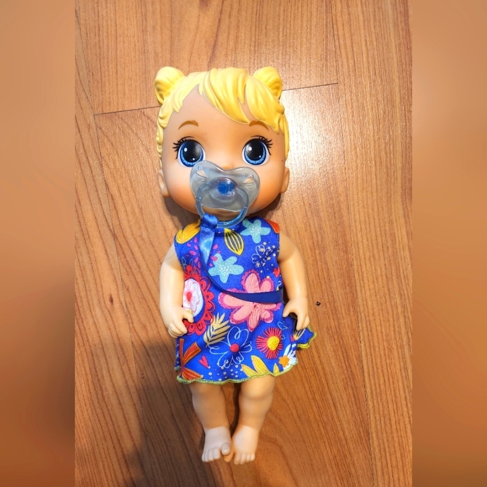 Hasbro Baby Alive Blonde Girl  Sucking Pacifier EUC